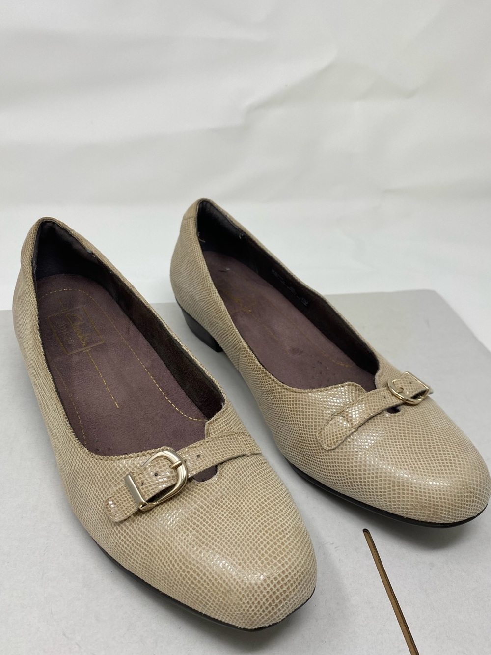 Clarks Caswell Genoa Slip-on Flats Women's Tan Leather Loafers Shoes Size 9M